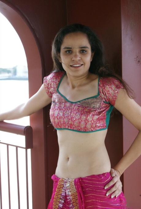 Jasmine Mathur actrice sexy image