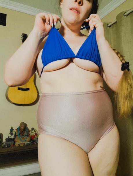 fille au ventre aux gros seins haute définition érotique archive